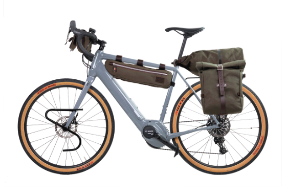 Unit Garage lancia una nuova linea di accessori in canvas e crosta di cuoio waterproof per bikepacking e urban mobility